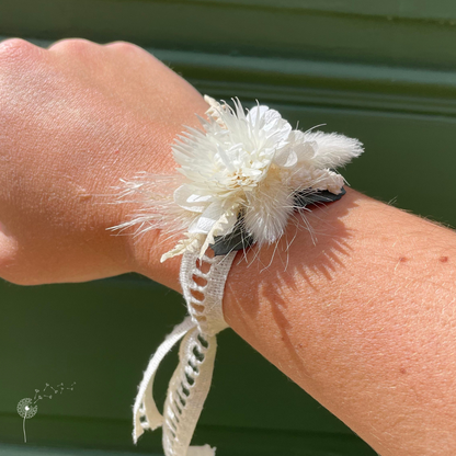 Bracelet en tissu avec fleurs séchées