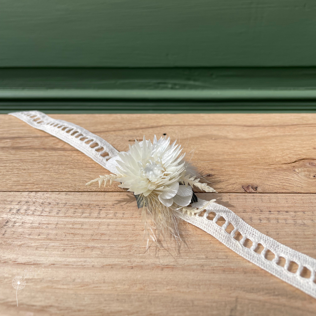 Bracelet en tissu avec fleurs séchées