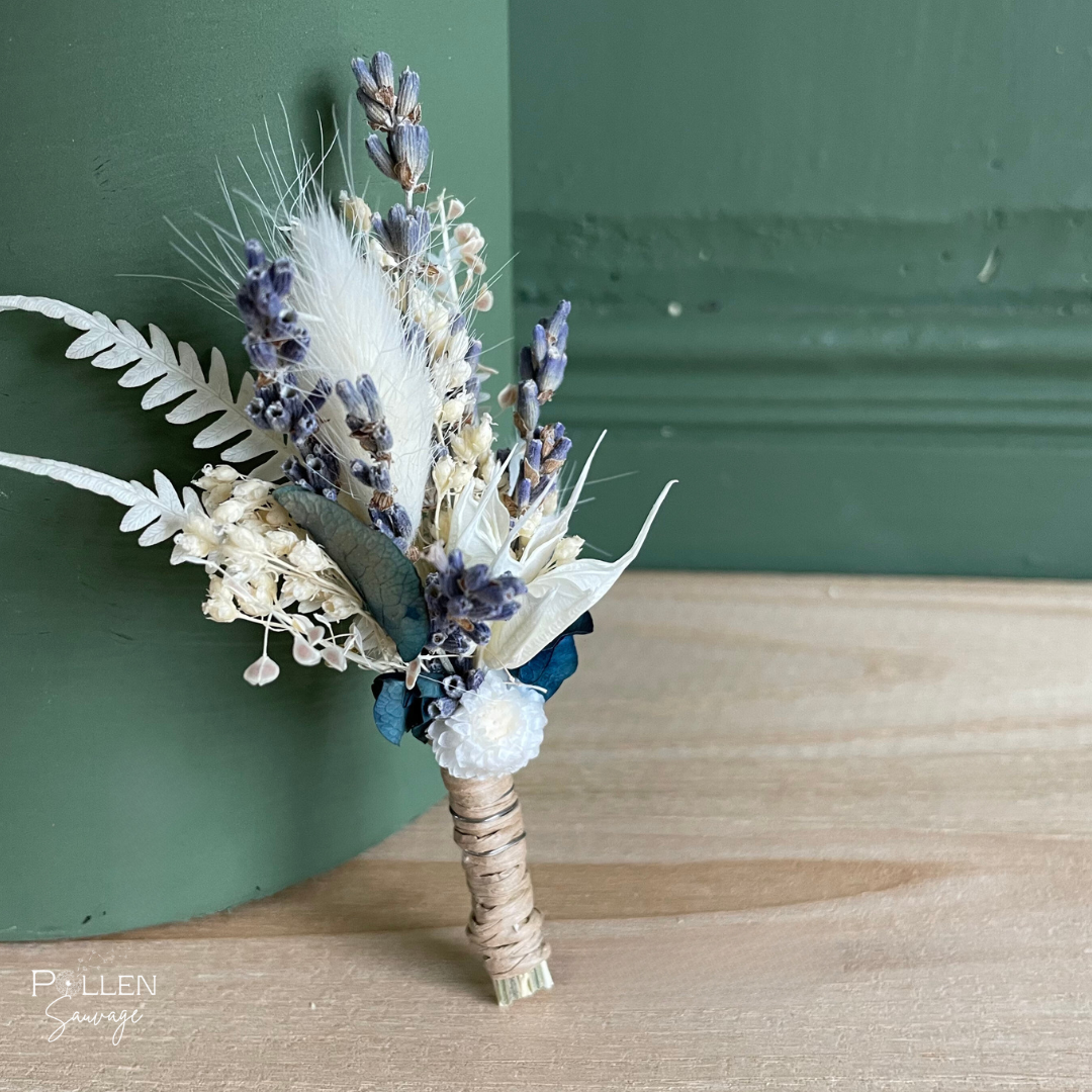 Boutonnière bleue